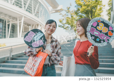 supporting my fave supporting my fave 132325954