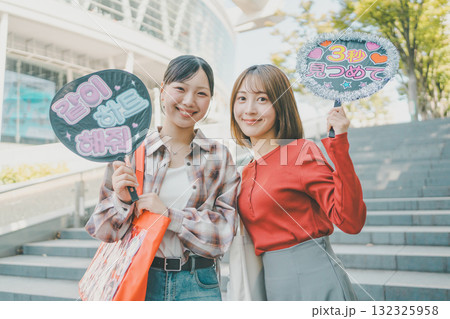 supporting my fave 132325958