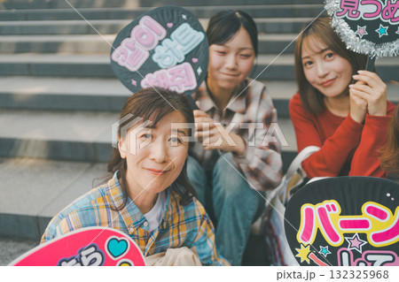 supporting my fave supporting my fave 132325968