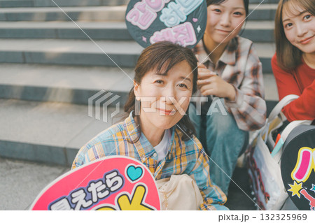 supporting my fave supporting my fave 132325969