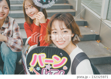 supporting my fave 132325971