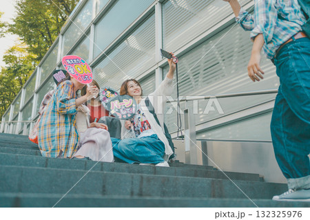 supporting my fave supporting my fave 132325976