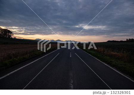朝焼けの道 朝焼けの道 132326301