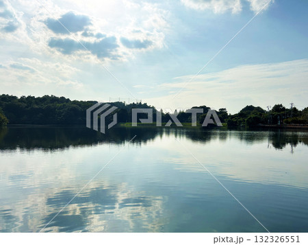 水面に映る空 132326551