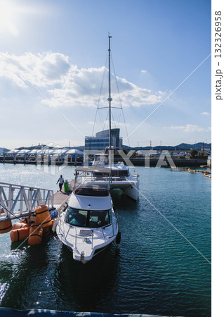 [宇野港]田舎の港町のノスタルジックな風景 132326958