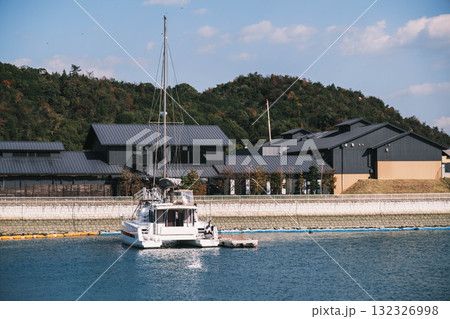 [宇野港]田舎の港町のノスタルジックな風景 132326998