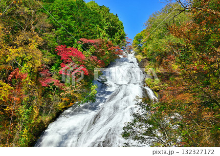 奥日光 三名瀑の一つ湯滝の紅葉 奥日光 三名瀑の一つ湯滝の紅葉 132327172