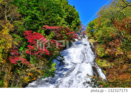 奥日光 三名瀑の一つ湯滝の紅葉 奥日光 三名瀑の一つ湯滝の紅葉 132327173