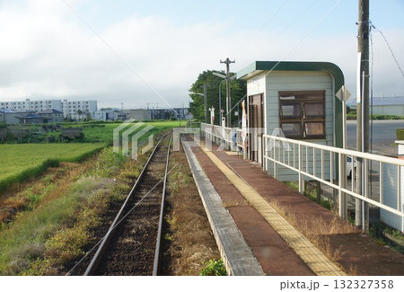 山形鉄道（フラワー長井線）からの車窓風景　南陽市役所前駅 132327358