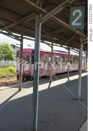 山形鉄道(フラワー長井線)からの車窓風景 宮内駅(レールバス気動車) 山形鉄道(フラワー長井線)からの車窓風景 宮内駅(レールバス気動車) 132327360