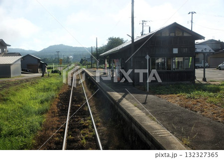 山形鉄道(フラワー長井線)からの車窓風景 西大塚駅 山形鉄道(フラワー長井線)からの車窓風景 西大塚駅 132327365