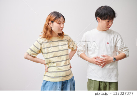 向き合う夫婦 妊婦 マタニティ 向き合う夫婦 妊婦 マタニティ 132327377