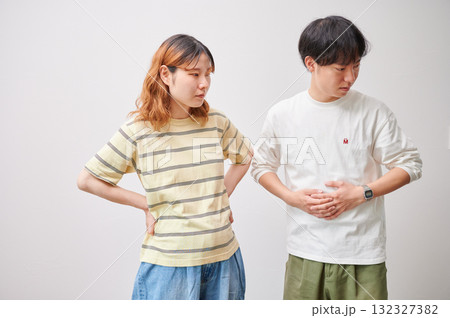 向き合う夫婦 妊婦 マタニティ 向き合う夫婦 妊婦 マタニティ 132327382