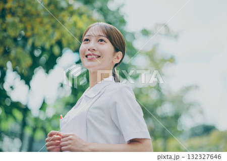 女性看護師のポートレート 132327646
