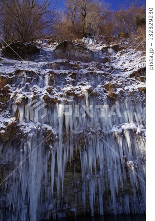 凍り付いた氷柱が連なる白川氷柱群は壮観です。 凍り付いた氷柱が連なる白川氷柱群は壮観です。 132329230