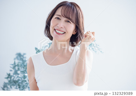 ビューティーイメージ　シニア女性のポートレート 132329389