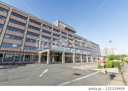 秋田県秋田市　晴天の秋田県庁 132329404