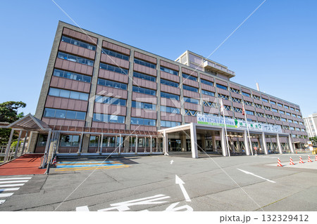 秋田県秋田市　晴天の秋田県庁 132329412