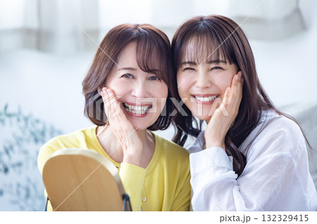 母と娘のビューティーポートレート 母と娘のビューティーポートレート 132329415