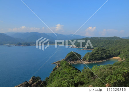 奇岩群がある高知竜串海岸の美しい海岸線の風景 奇岩群がある高知竜串海岸の美しい海岸線の風景 132329816