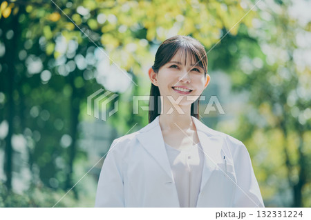 女性医師のポートレート 女性医師のポートレート 132331224