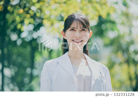 女性医師のポートレート 132331226