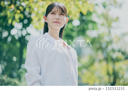 女性医師のポートレート 132331231