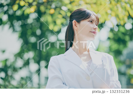 女性医師のポートレート 132331236