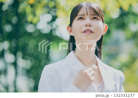 女性医師のポートレート 132331237