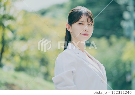 女性医師のポートレート 132331240