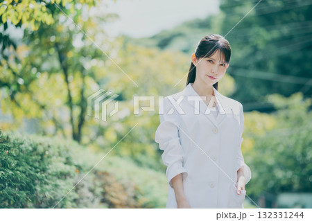 女性医師のポートレート 132331244