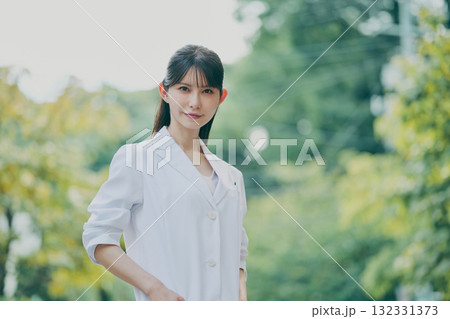 女性医師のポートレート 132331373