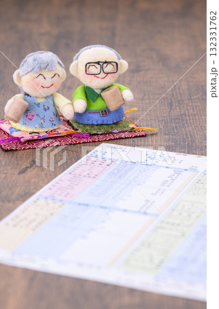 ご年配の夫婦と健康診断 ご年配の夫婦と健康診断 132331762