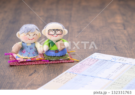 ご年配の夫婦と健康診断 ご年配の夫婦と健康診断 132331763