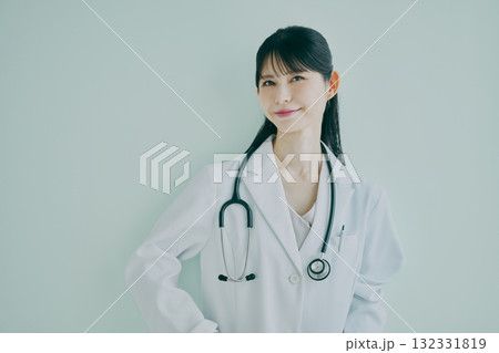 女性医師のポートレート 132331819