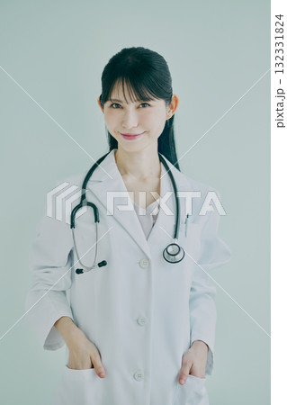 女性医師のポートレート 女性医師のポートレート 132331824