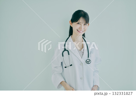 女性医師のポートレート 132331827