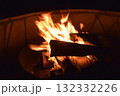 焚き火の炎 132332226