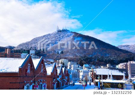冬 函館 赤レンガ倉庫群 函館山 冬 函館 赤レンガ倉庫群 函館山 132332250