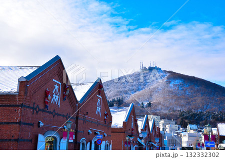 冬 函館 赤レンガ倉庫群 函館山 冬 函館 赤レンガ倉庫群 函館山 132332302
