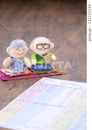 ご年配の夫婦と健康診断 ご年配の夫婦と健康診断 132332544