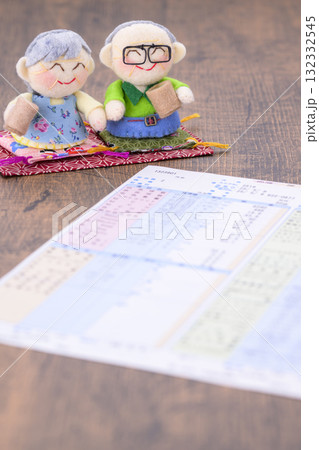 ご年配の夫婦と健康診断 ご年配の夫婦と健康診断 132332545