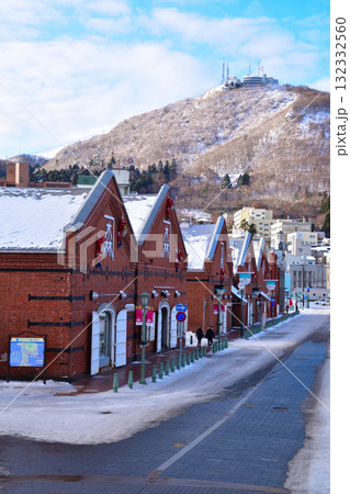 冬 函館 赤レンガ倉庫群 函館山 冬 函館 赤レンガ倉庫群 函館山 132332560
