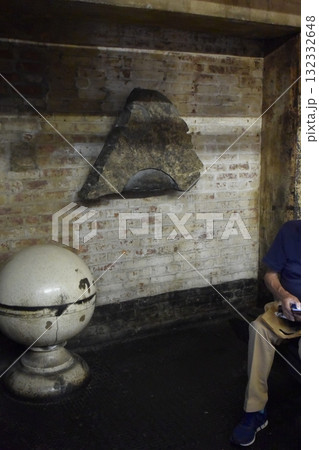 ニューヨーク チェルシーマーケットの降り壁とモニュメント ニューヨーク チェルシーマーケットの降り壁とモニュメント 132332648