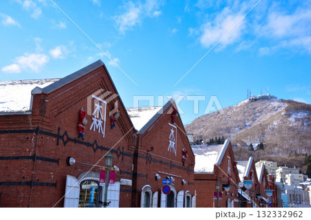 冬 函館 赤レンガ倉庫群 函館山 冬 函館 赤レンガ倉庫群 函館山 132332962