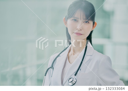 女性医師のポートレート 132333084