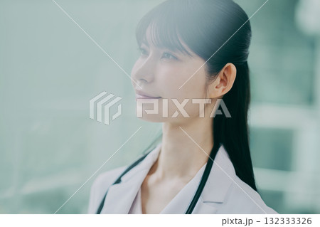 女性医師のポートレート 女性医師のポートレート 132333326