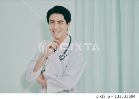 男性医師のポートレート 132333694