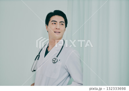 男性医師のポートレート 男性医師のポートレート 132333698
