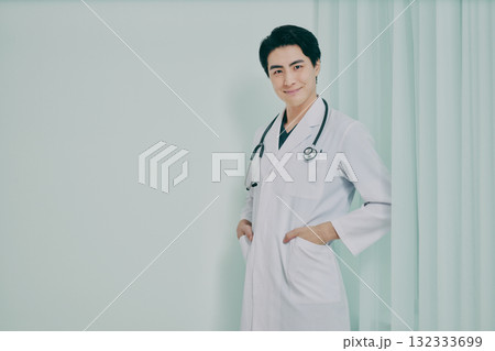 男性医師のポートレート 132333699